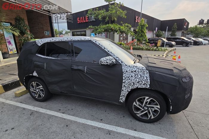 Ilustrasi cara menghilangkan sisa lem stiker di mobil bekas (foto ilustrasi)