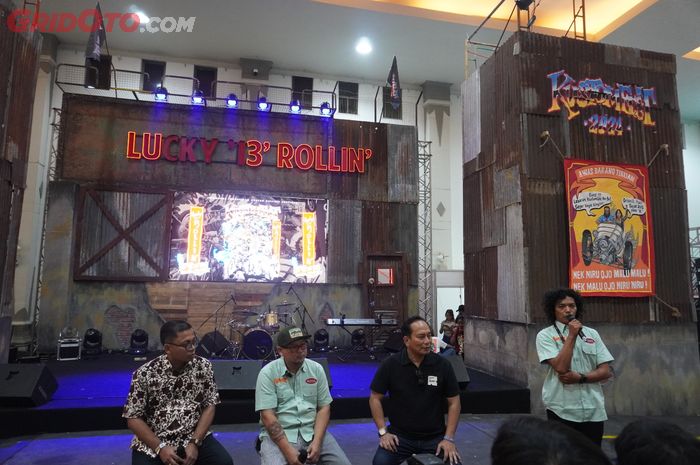 KPH Purbodiningrat, Penasehat Kustomfest dan Jogja Festival (Kiri), Lulut Wahyudi, Director Kustomfest (Tengah), Syaifullah, Direktur Manajemen Industri Kemenparekraf / Baparekraf (Kanan)