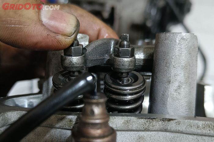 Ilustrasi klep motor matic perlu disetel
