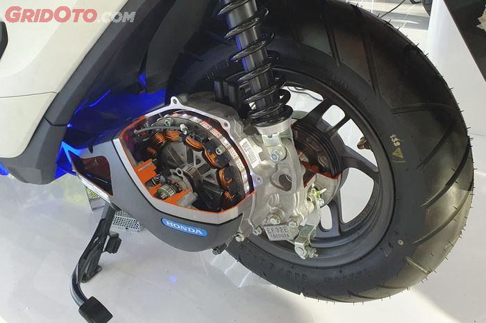 Apakah benar motor listrik butuh ban khusus?