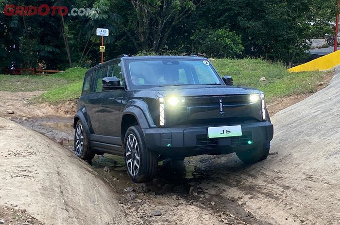 Mobil listrik Chery J6