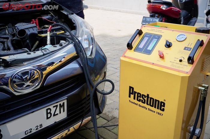 Alat flushing milik PT Laris Chandra ini bisa kuras radiator mobil secara efektif tidak sampai 15 menit.