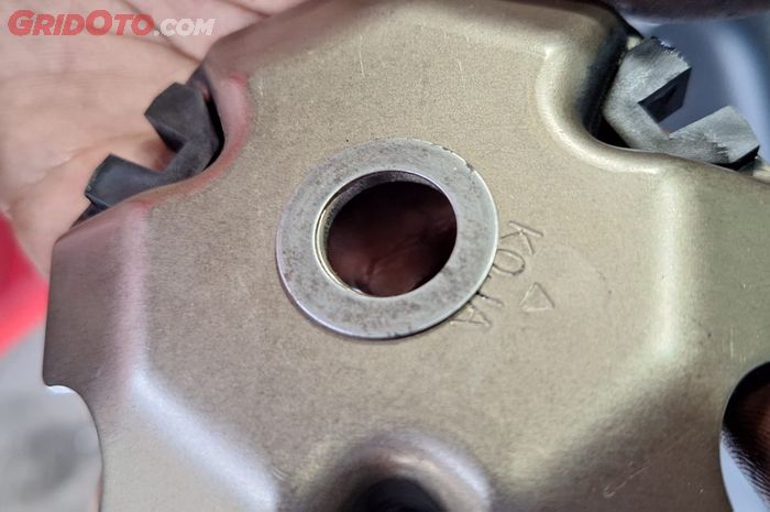 Ilustrasi tutup rumah roller motor matic