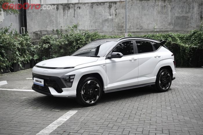 Hyundai Kona Electric N Line dijual dengan harga Rp 608.500.000 OTR Jakarta.