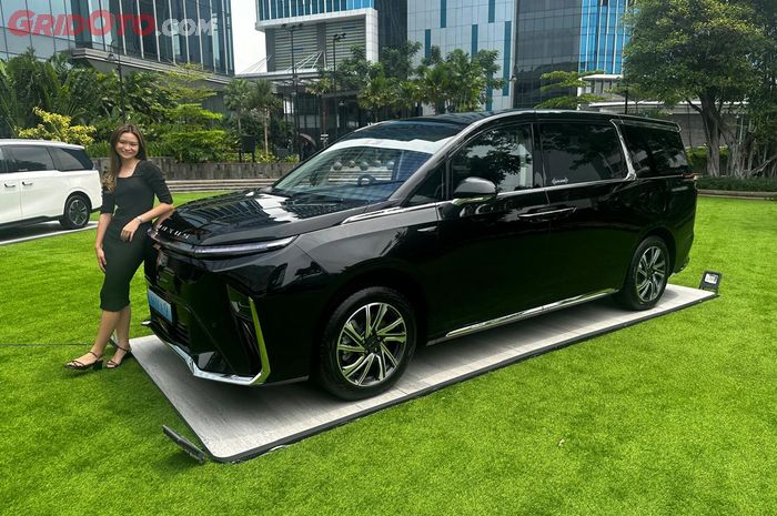 Mobil Listrik Maxus Mifa 9 Jadi Armada Taksi Online GrabExecutive
