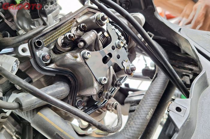 Ilustrasi mesin motor bekas
