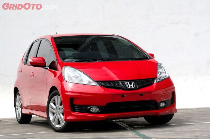 Ilustrasi mobil bekas Honda Jazz GE8