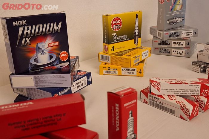Busi Iridium kini jadi bawaan pabrik mobil dan motor 