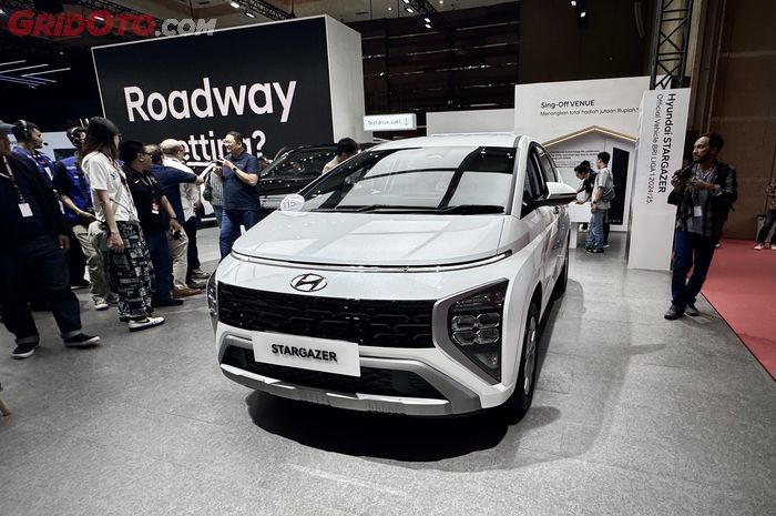Dua tipe baru yang diluncurkan di IIMS 2025 adalah Hyundai Stargazer Essential IVT with Bluelink dan Stargazer Essential Tech.