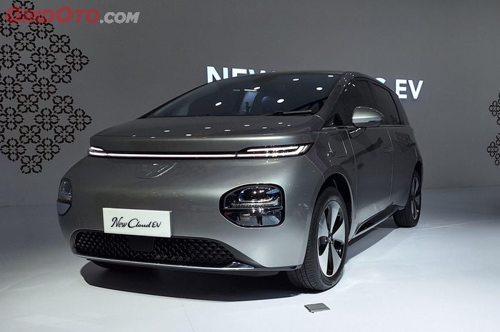 Ada Wuling Cloud EV paling murah, harganya cuma segini 