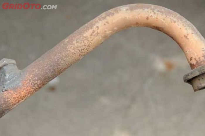 Ilustrasi karat di knalpot motor bekas