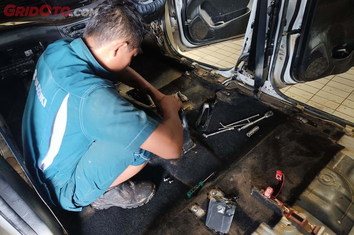 Ilustrasi bongkar tangki bahan bakar