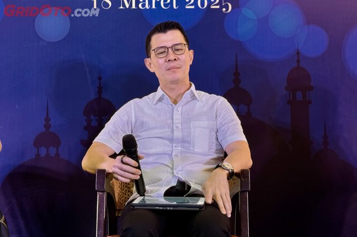 Jap Ernando Demily, Marketing Director PT Toyota-Astra Motor. Toyota bertahan dengan terkoreksi 5%