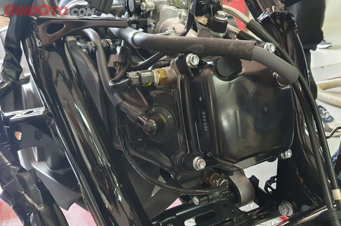 Cylinder head cover Yamaha Gear Ultima yang menggunakan bahan resin