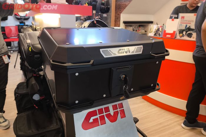 Box GIVI MTN29 terbuat dari bahan aluminium yang ringan