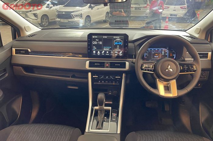 Dashboard Mitsubishi Xpander Ultimate CVT 2025