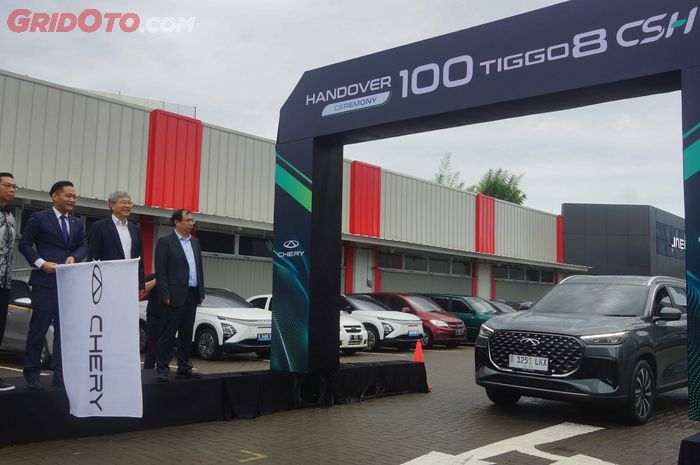 Chery Serahkan 100 Unit TIGGO 8 CSH ke Konsumen Pertama di Jakarta!