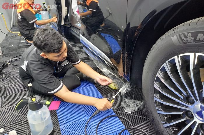 Proses pemasangan PPF GSWF di ruangan berlekuk menjadi lebih simpel dengan menggunakan TPU berkualitas tinggi 