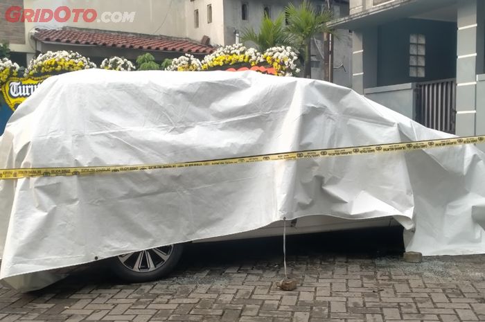 Toyota Avanza yang terbakar di Pondok Aren