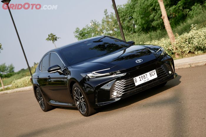 Toyota Camry Hybrid (XV80)