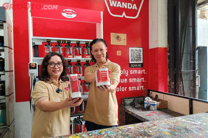 Wanda cat dari PT Akzo Nobel Car Refinishes Indonesia berkolaborasi dengan toko Cat Losmini