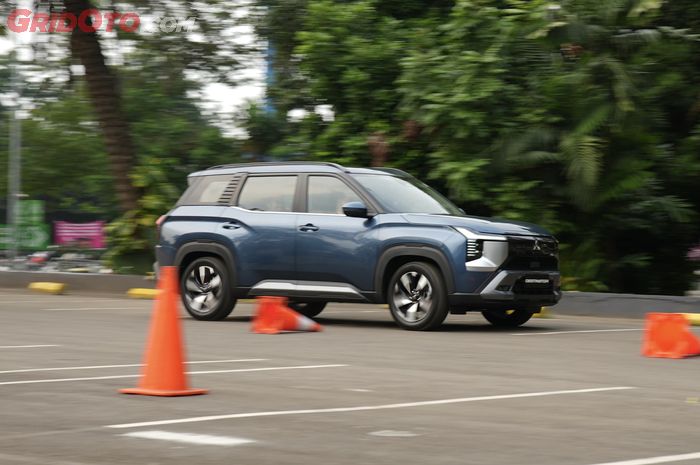 Mitsubishi Destinator mudah diajak slalom dengan mode berkendara Tarmac