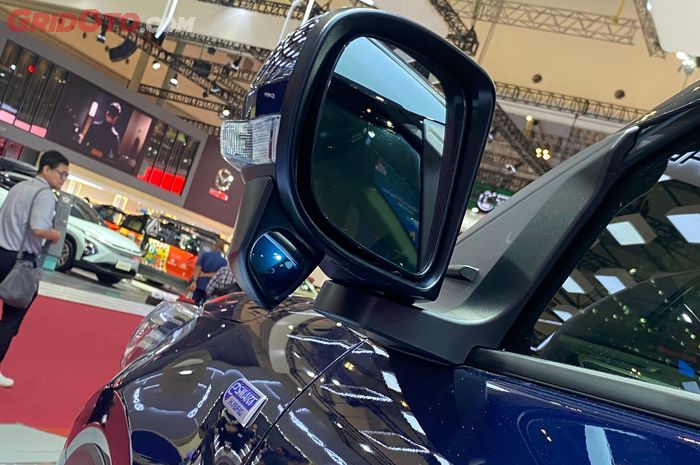 Spion Daihatsu Rocky Hybrid dapat tambahan untuk blind spot.