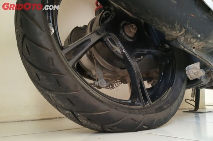 Ilustrasi ban motor bekas