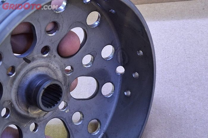 Cara melubangi mangkok kampas ganda