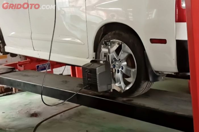 Baru Tahu, Ternyata Ini Manfaat Spooring dan Balancing Buat Mobil