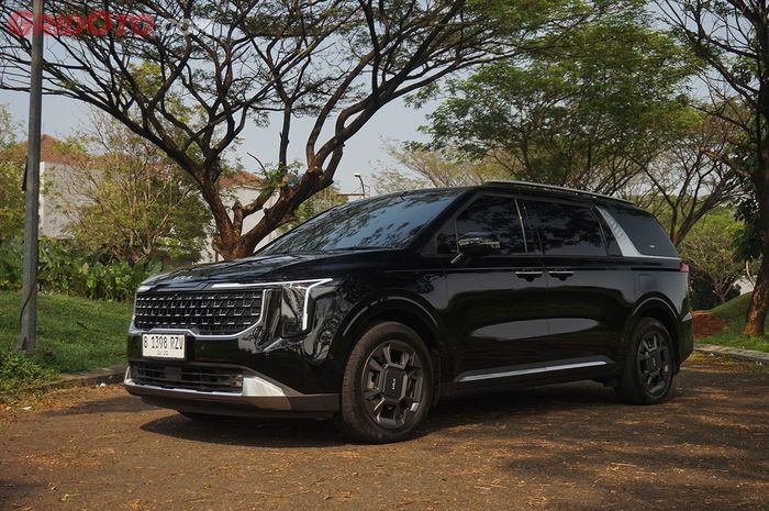 Kia Carnival Hybrid.