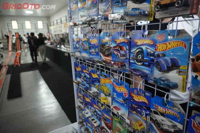 Lapak die cast yang meramaikan gelaran Indonesian Custom Show 2025