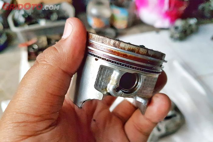 Ilustrasi efek samping pakai ring piston dengan harga murahan di motor bekas kesayangan kalian