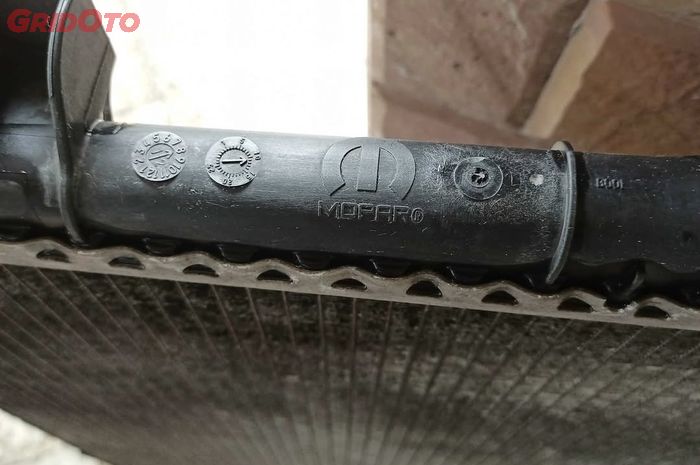 Jangan Campur Coolant Radiator Mobil dengan Air Biasa, Ini Efeknya!