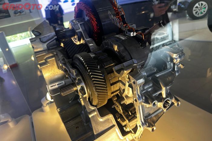 Mesti Tahu, Begini Perbedaan Antara Transmisi CVT dan e-CVT di Toyota