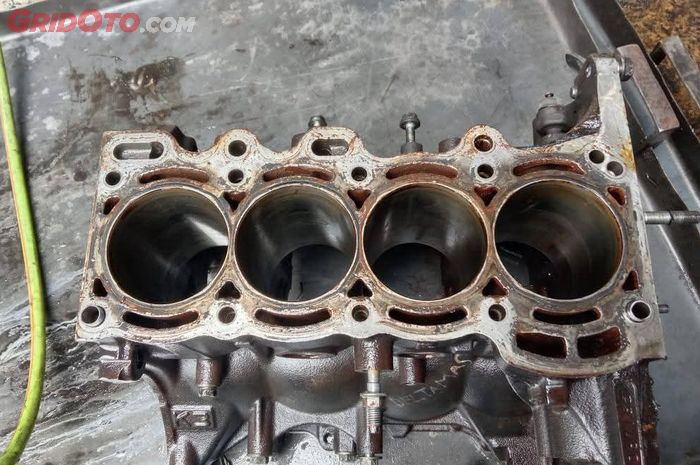 Apa Itu Water Hammer Pada Mobil dan Kenapa Sering Terjadi Saat Banjir?