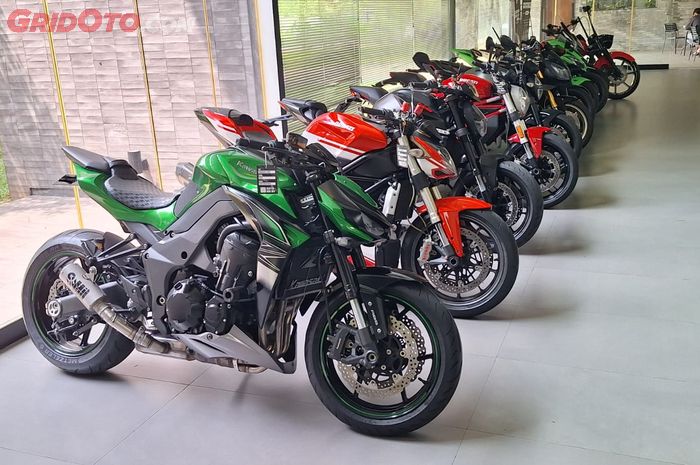 Ilustrasi pilihan moge di showroom 