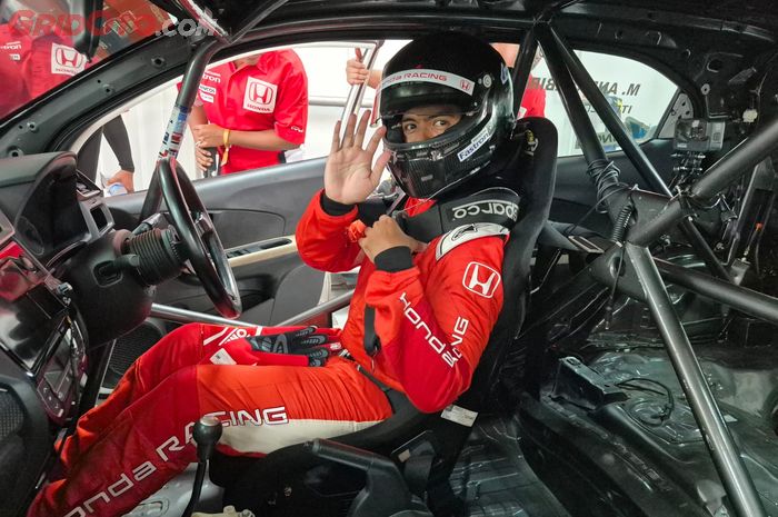 Ternyata ada Alasan Dibalik Kabin Interior Mobil Balap Minim Interior!