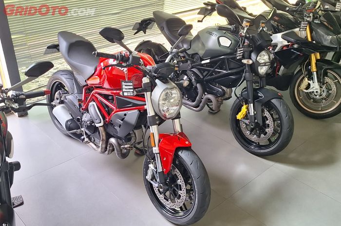 Ilustrasi showroom yang menjual moge 