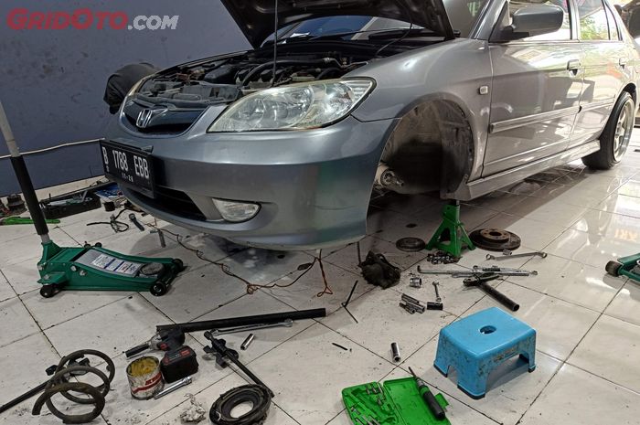 Ilustrasi perbaikan kaki-kaki mobil