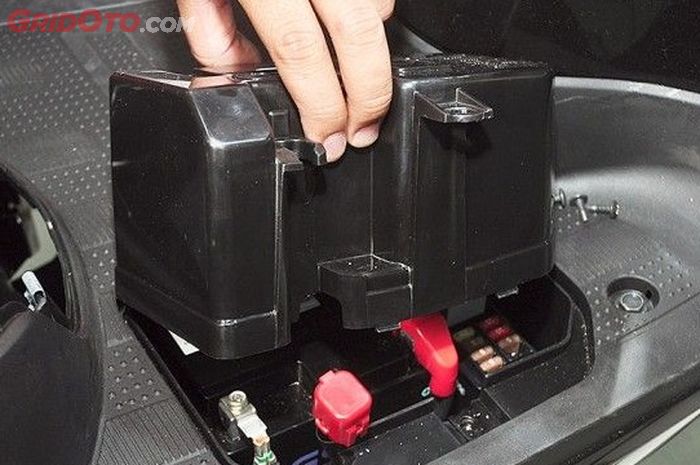 Ilustrasi cover aki motor matic