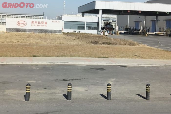 Pabrik yang disebut sebagai BYD Super Factory di Zhengzhou, Henan, Tiongkok