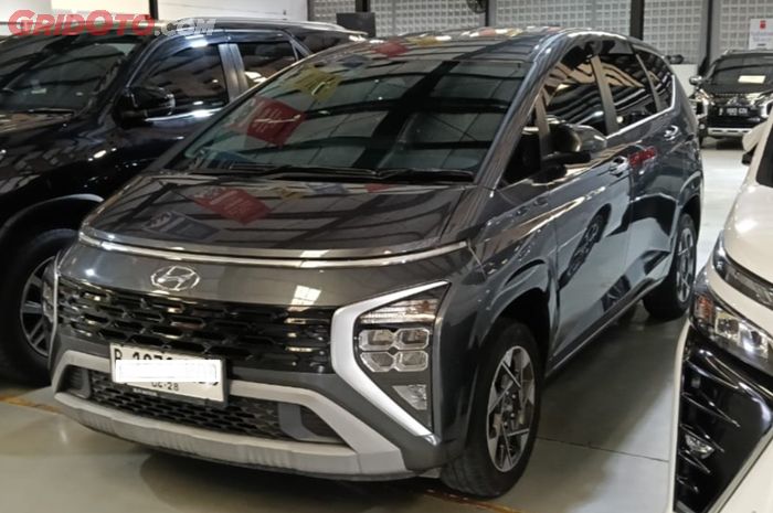 Mobil Bekas Hyundai Stargazer 