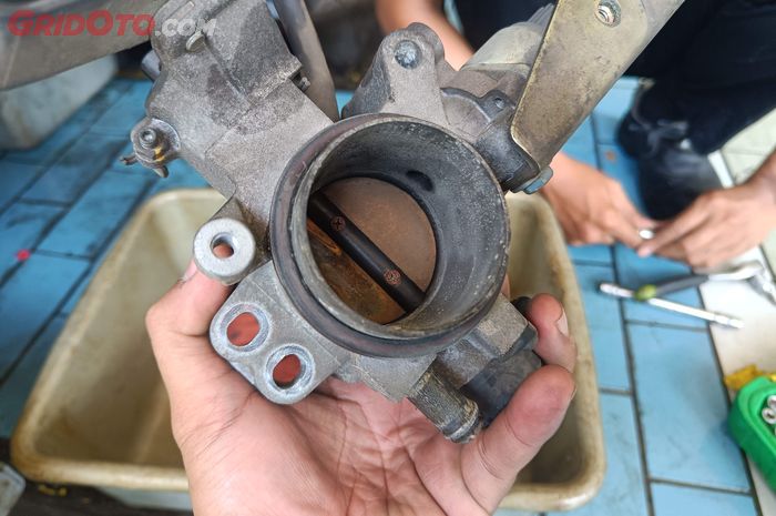Throttle body mobil