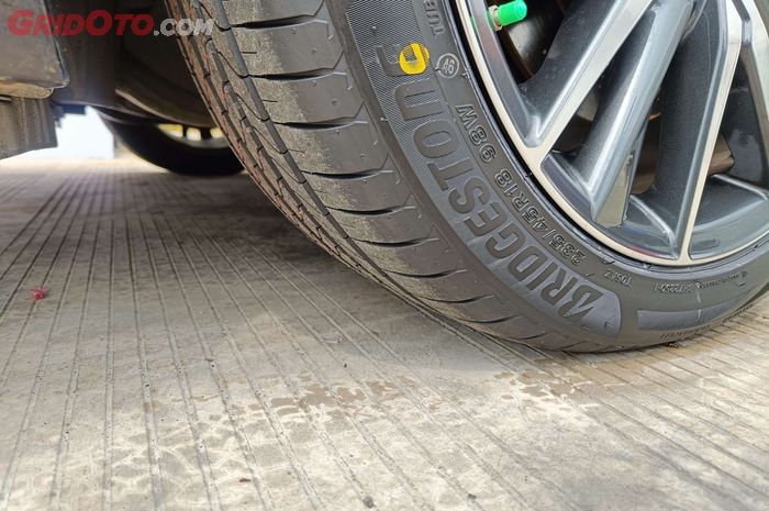 Dinding ban atau side wall ban mobil