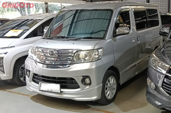 Mobil Bekas Daihatsu Luxio AT 