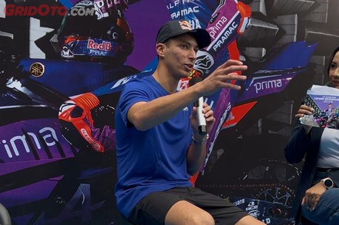 Toprak Razgatlioglu memulai rangkaian kegiatan di Indonesia dengan mengunjungi Sekolah Kejuruan Negeri di Jakarta pada Selasa (20/1/2026)