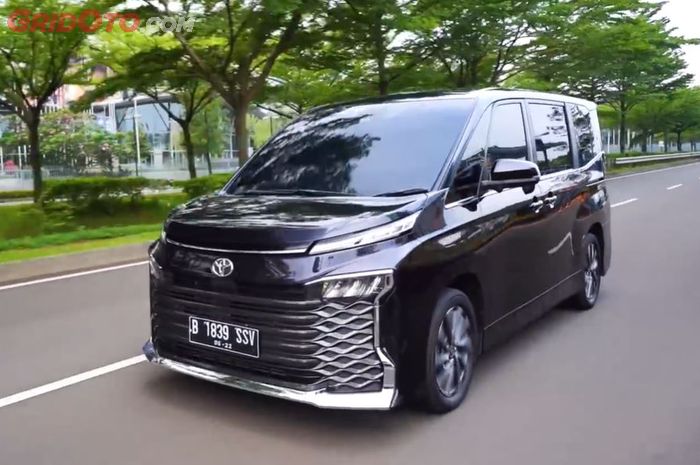 harga Toyota Voxy per Januari 2026, pilihan MPV nyaman buat mudik