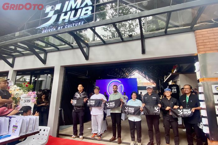 IMX HUB resmi dibuka sebagai media para modifikator dan brand pendukung IMX memajang hasil karya dan produk mereka 