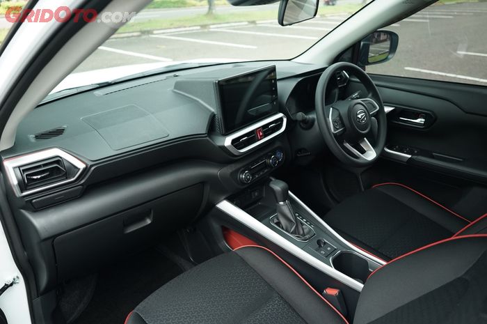 Interior Daihatsu Rocky e-SMART Hybrid